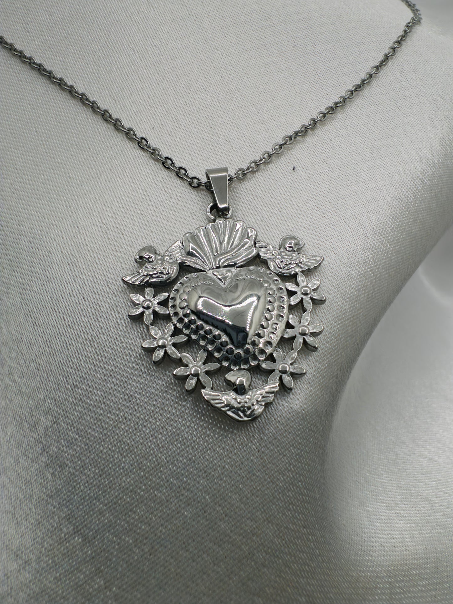 The Sacré-Cœur Necklace