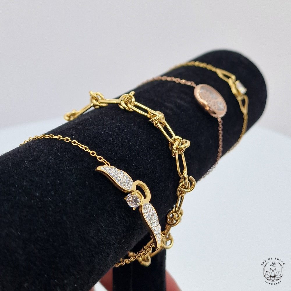 Bracelet with Solitaire Ring and Wings