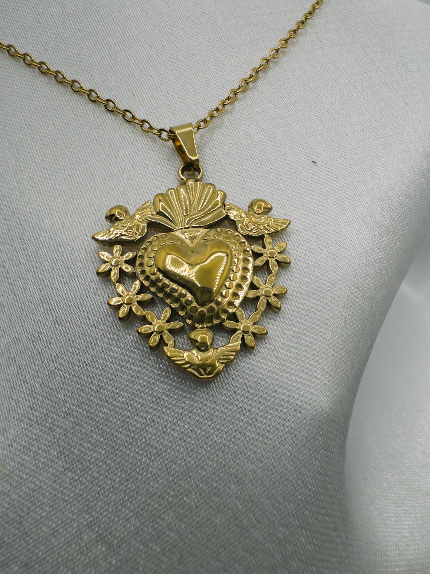 The Sacré-Cœur Necklace