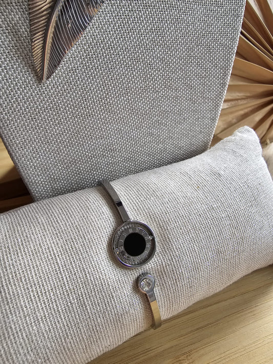 Reverse One Side Black And One White Bracelet Art of Shine